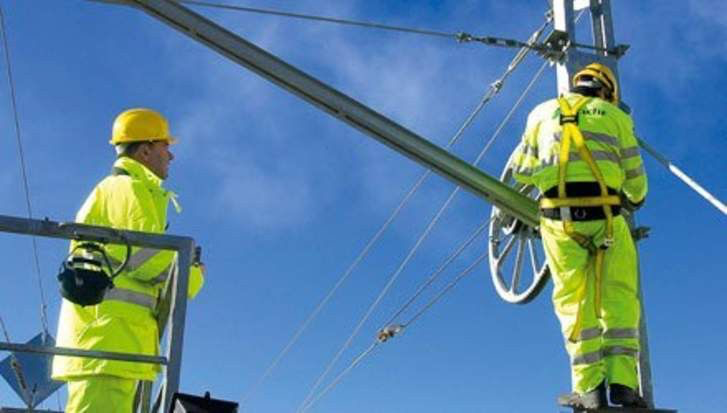 Trabajos de mantenimiento en línea aérea de contacto (LAC) y catenaria