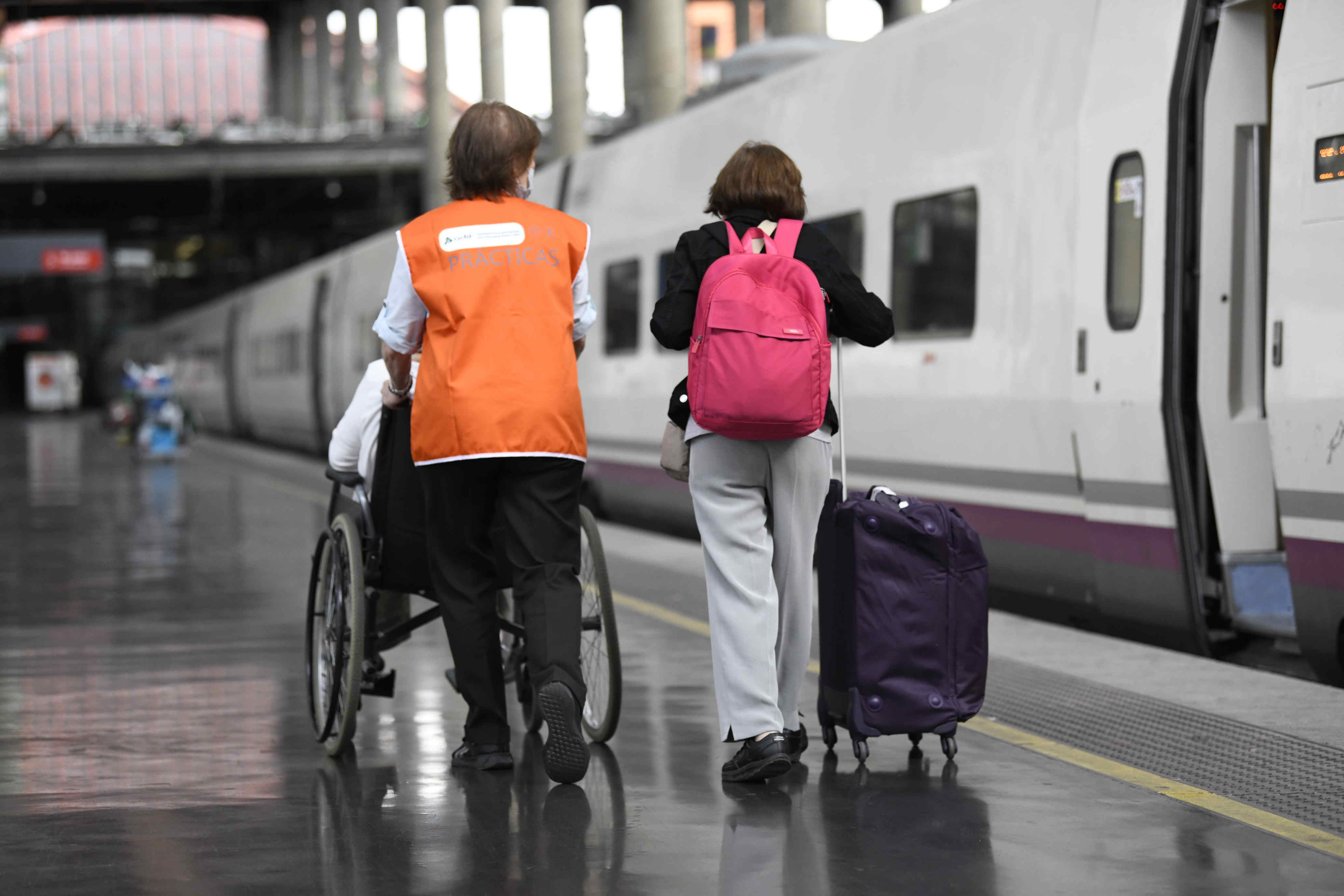 Accesos y control de viajeros en estación ferroviaria ADIF
